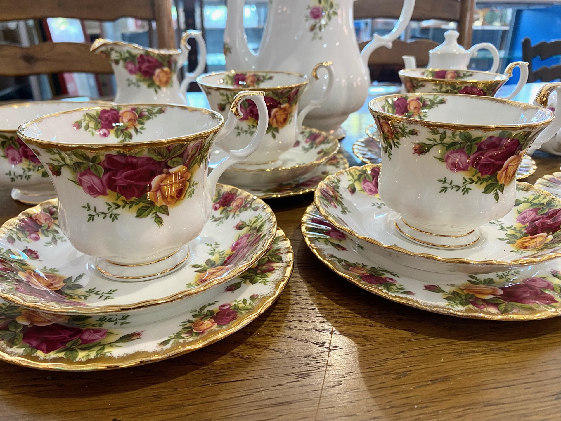 Royal Albert Old Country Roses Teaset comprising teapot, 6 cups, saucers and side plates, - Image 2 of 4