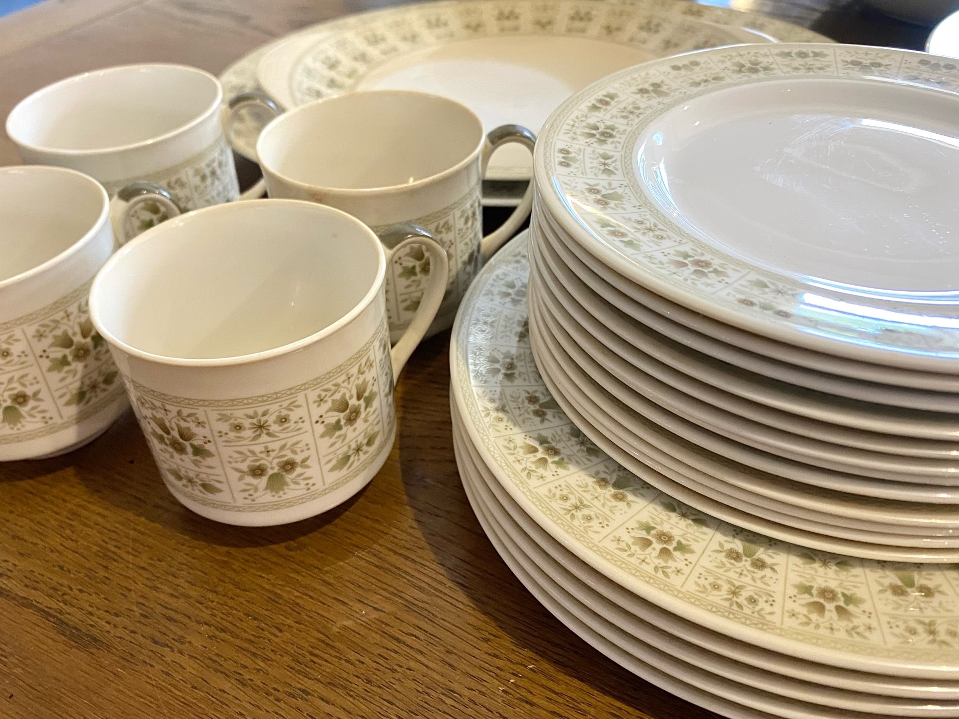 Royal Doulton 'Samarra' Dinner Service, comprising 6 dinner plates, 6 salad plates, six cups, - Image 2 of 4