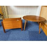 Mid Century Morco Coffee Table, oval shape raised on four legs, measures 28.5" wide x 17" deep x 15.