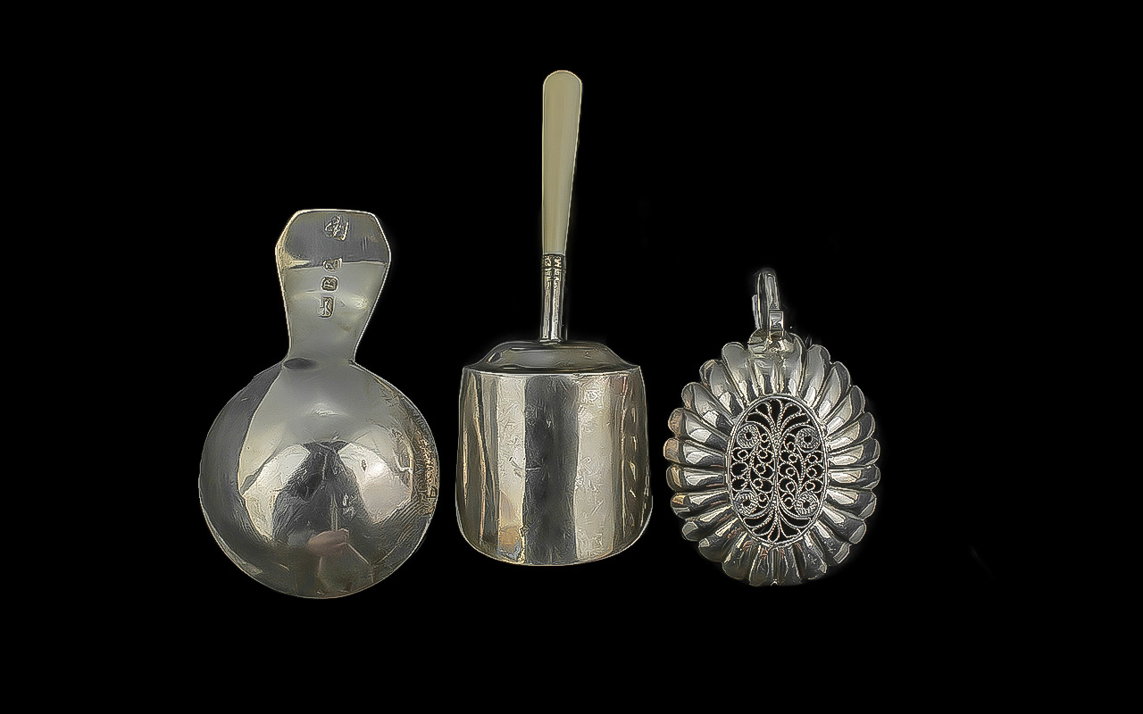 Caddy Spoon & Antique Silver Interest. A Collection of three George III Caddy Spoons comprising a - Image 4 of 4