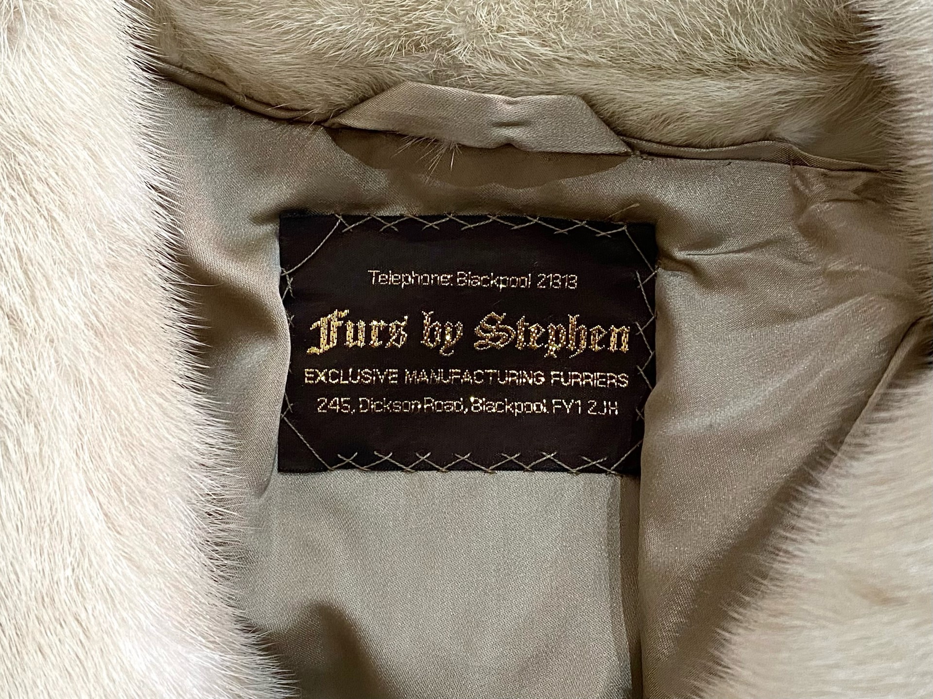 Lovely Full Length Mink Coat, cream colour, made by Furs by Stephen of Blackpool, - Image 3 of 3