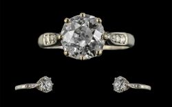 Ladies - 18ct White Gold Excellent Single Stone Diamond Set Ring. The Old European Cut Diamonds of