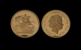 Royal Mint Queen Elizabeth II Five Pound 22ct Gold Coin. Weight 40,0 grams.