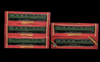 Hornby Railways 00 Gauge Scale Models comprising five boxes of R 424 - SR Composite coaches,