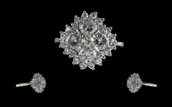 18ct Gold Excellent Quality Diamond Set Cluster Ring, full hallmark for 18ct - 750,