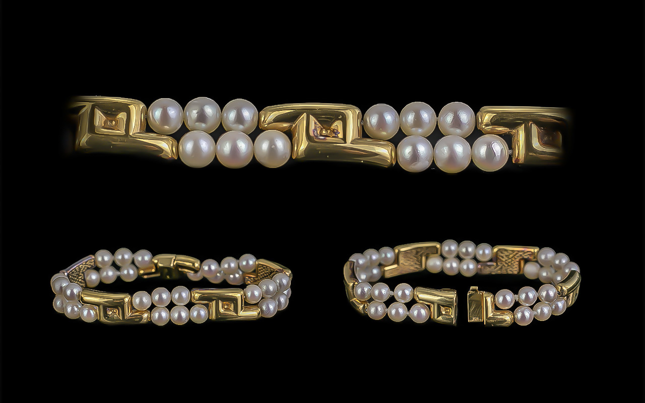 A Superb Quality Ladies Signed 18ct And Cultured Pearl Set Bracelet Of Cotemporary Design.