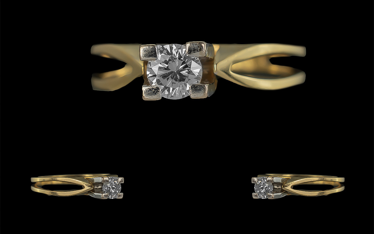 18ct Gold - Excellent Quality Single Stone Diamond Set Contemporary Ring, Marked 18ct to Shank.