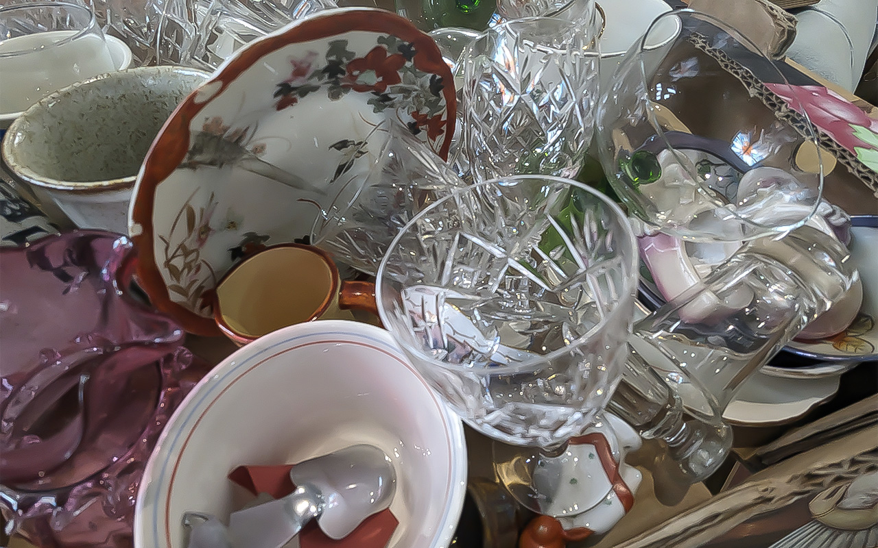 Box of Assorted Pottery, including commemorative ware, glass ware, crested ware, cranberry glass, - Image 3 of 4