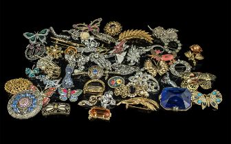 Collection of Costume Jewellery. Large Collection of Vintage Brooches.