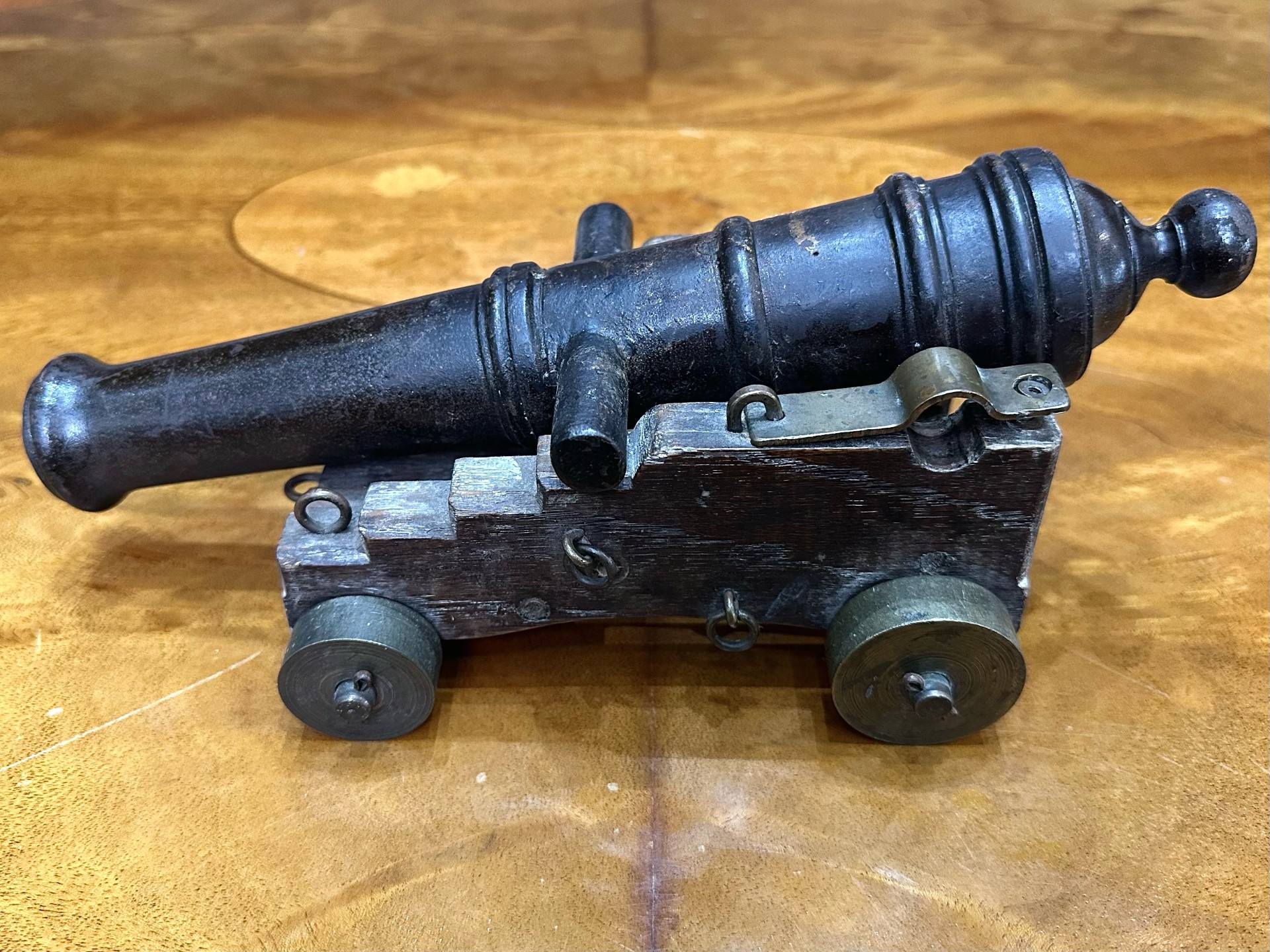Model Field Cannon, bronzed gun on an oak carriage with brass wheels and mounts, and a ramrod. - Image 3 of 4