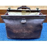 Brown Leather Vintage Gladstone Bag/Doctor's Bag, brass fittings, stamped to front L R Robertson.