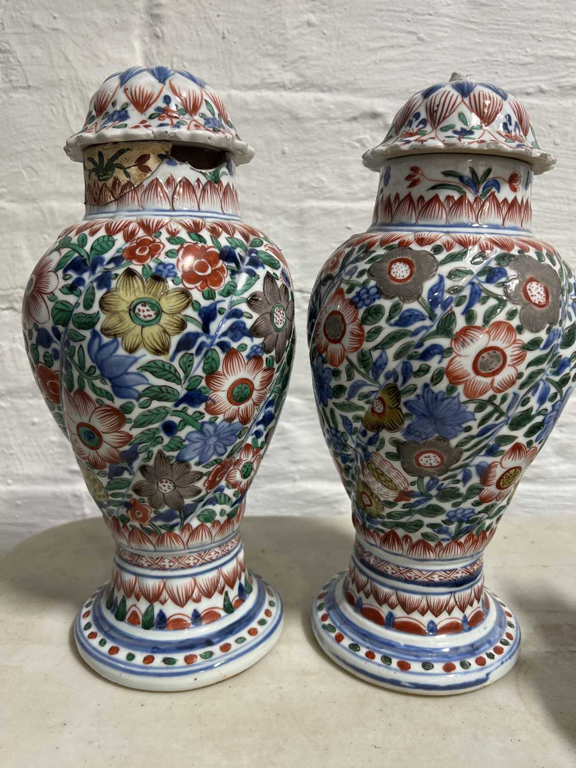 Pair of Chinese porcelain covered vases, clobbered decoration - Image 2 of 19