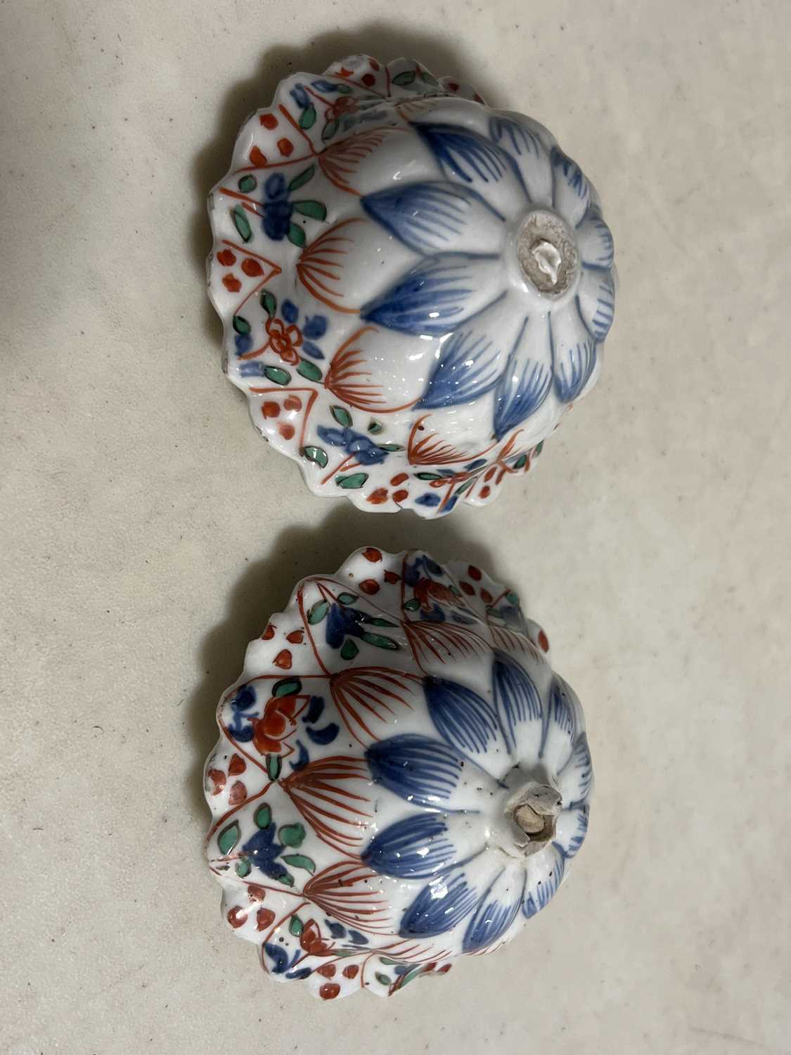 Pair of Chinese porcelain covered vases, clobbered decoration - Image 7 of 19