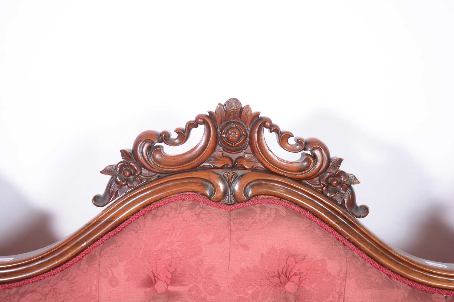 Victorian mahogany framed settee - Image 2 of 7