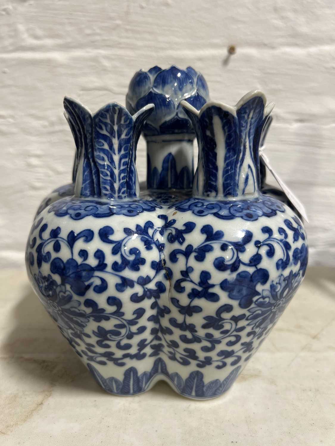Chinese porcelain blue and white tulip or bulb vase, 19th century - Image 3 of 9