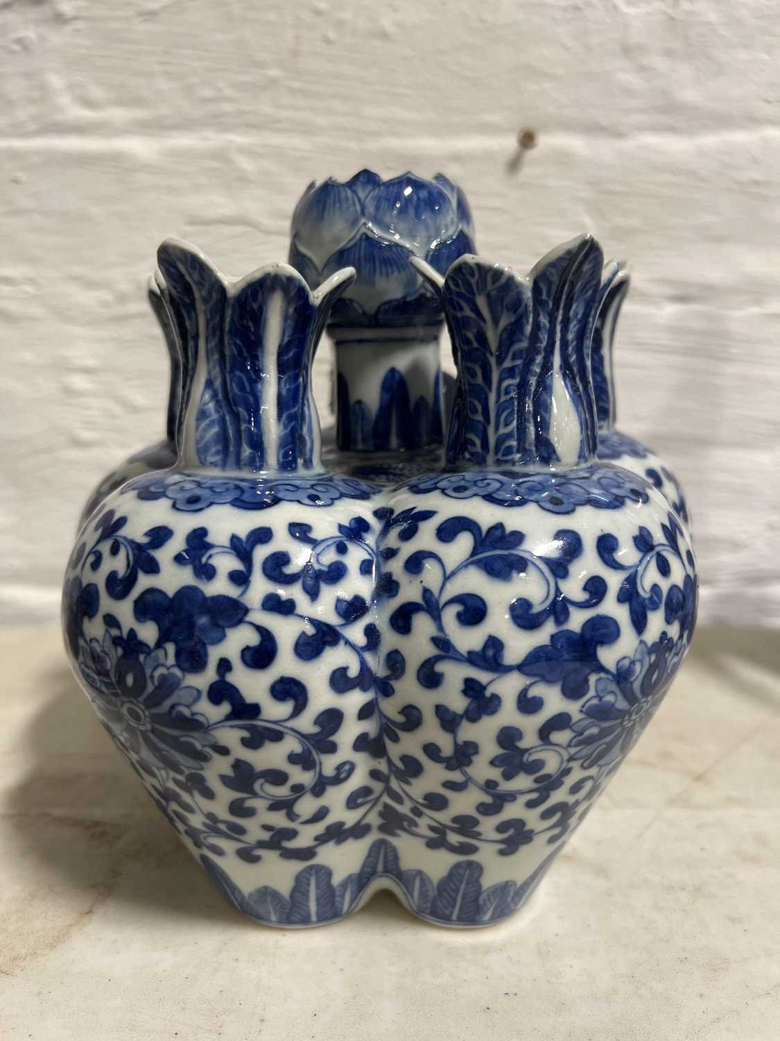Chinese porcelain blue and white tulip or bulb vase, 19th century - Image 7 of 9