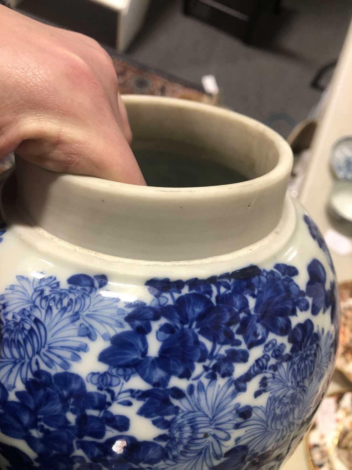 Chinese porcelain blue and white ginger jar and cover, and another covered jar - Image 11 of 15