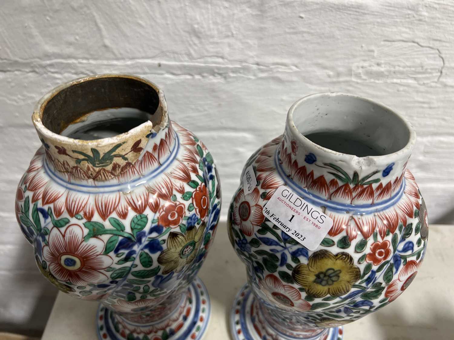 Pair of Chinese porcelain covered vases, clobbered decoration - Image 6 of 19