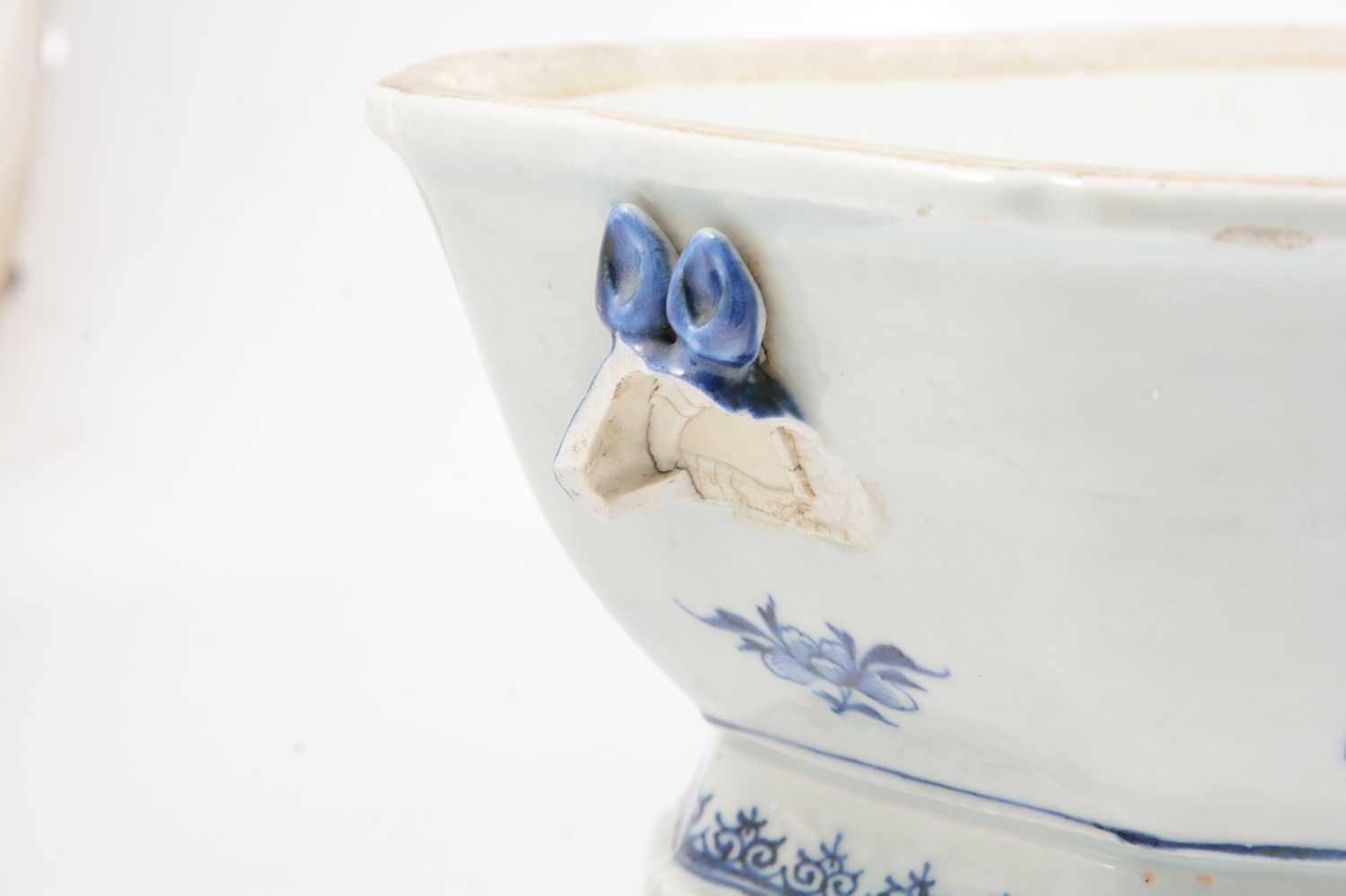 Chinese blue and white tureen, and a pair of cylindrical vases - Image 2 of 10