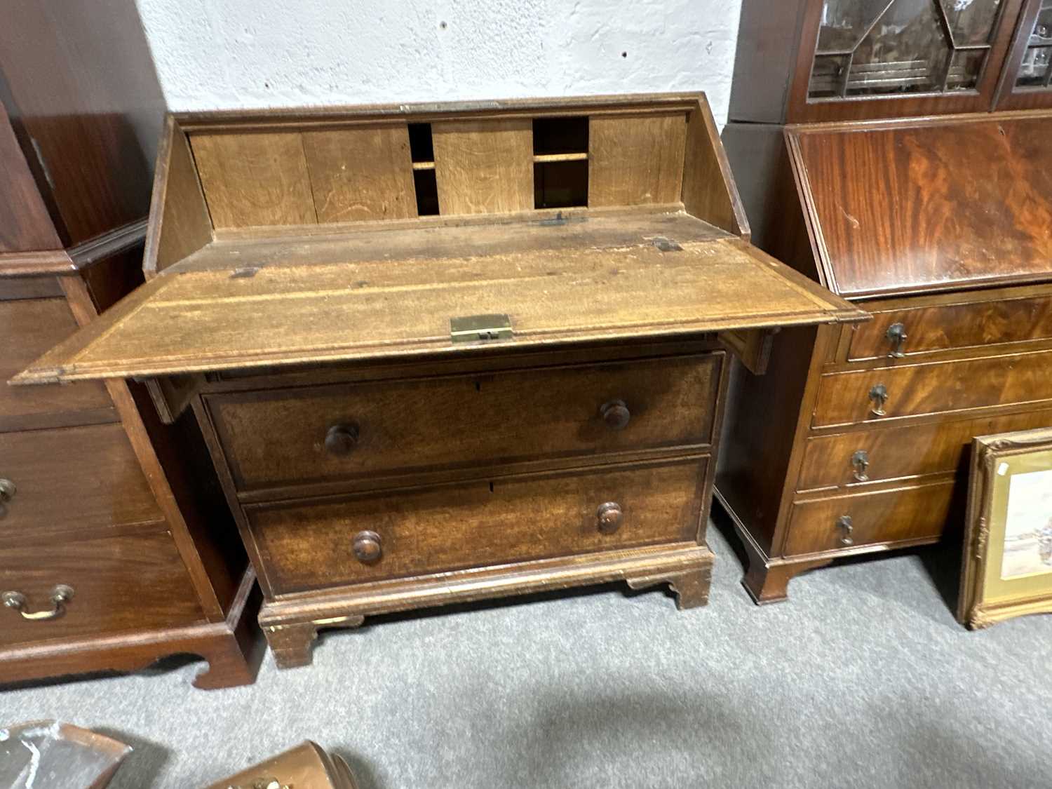 George III oak and mahogany banded bureau, - Image 2 of 6