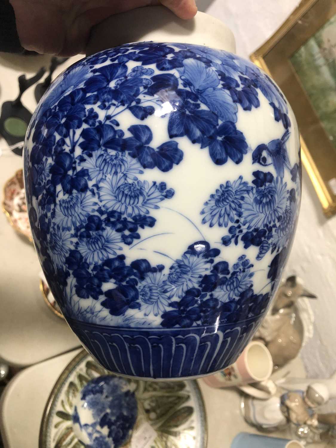 Chinese porcelain blue and white ginger jar and cover, and another covered jar - Image 7 of 15