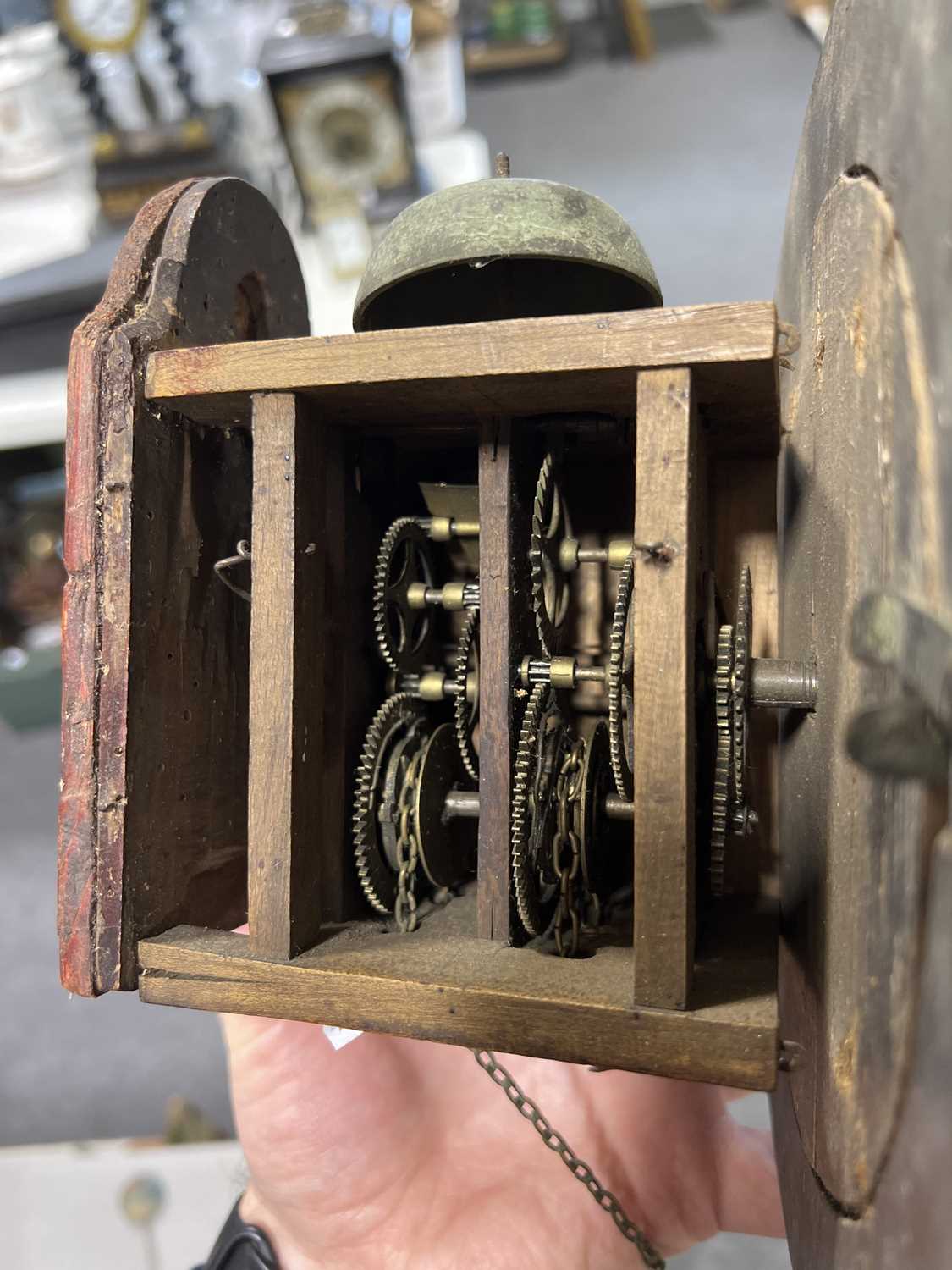 Chain driven wall clock - Image 2 of 6