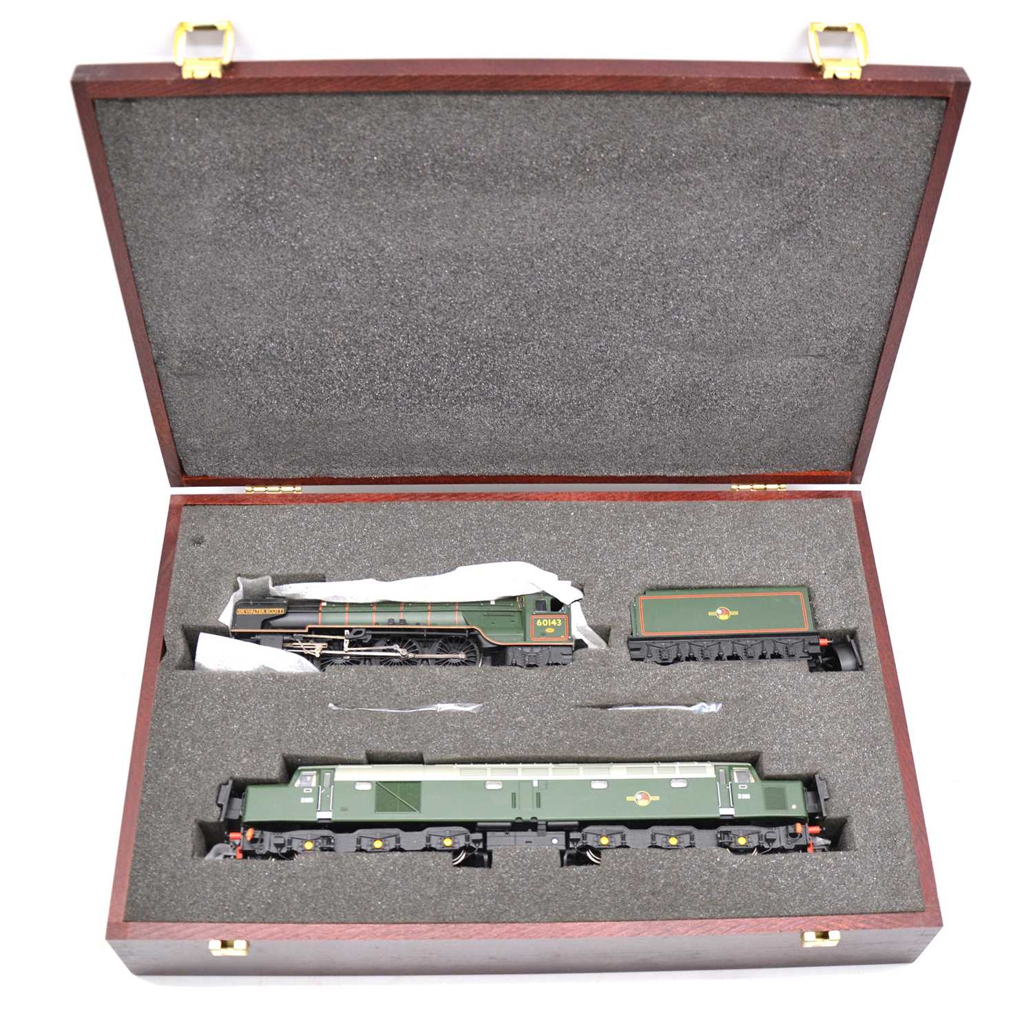 Bachmann OO gauge two locomotive set, with wooden case