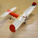 Red and white flying wing model, Canard 049 diesel