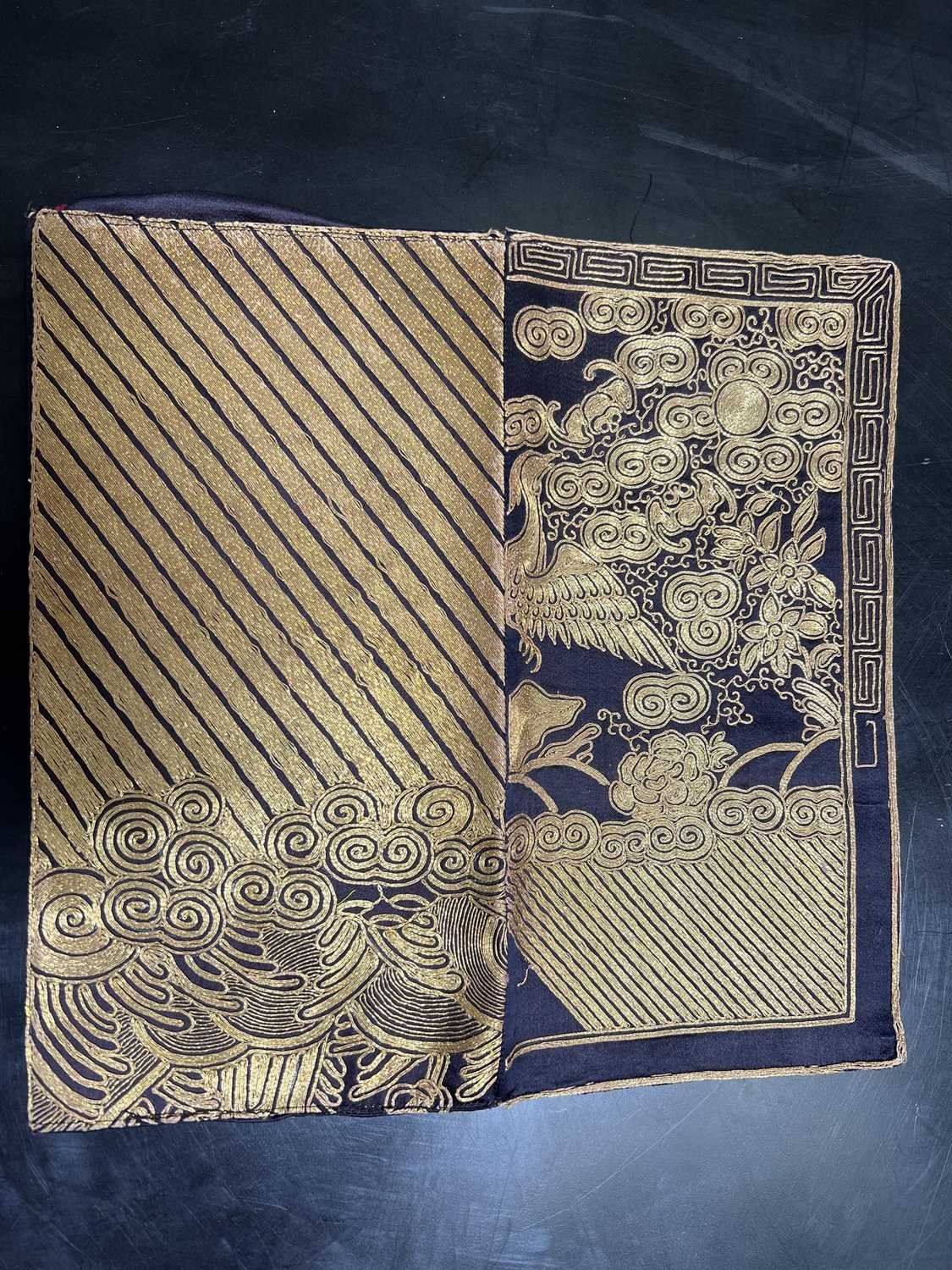 A quantity of modern Chinese embroidered work - Image 9 of 12