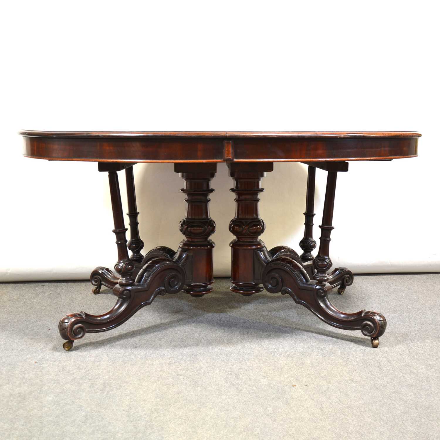 Victorian mahogany extending dining table, oval top with moulded edge, 156x121cm, one 53cm leaf,