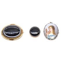 Two banded agate brooches and a portrait brooch.