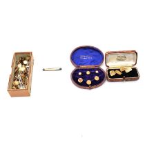 Quantity of dress studs and pair of 9 carat gold cufflinks