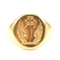 An 18 carat yellow gold signet ring with intaglio crest.