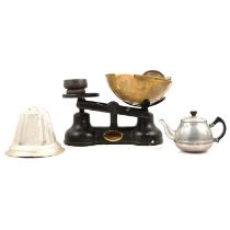 Collection of vintage kitchen and cooking wares,