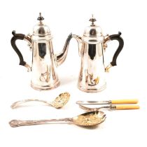 Silver plated coffee pot and hot water jug, by Mappin & Webb; and various loose plated cutlery.