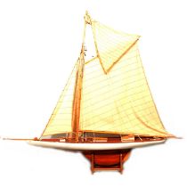 Model pond yacht