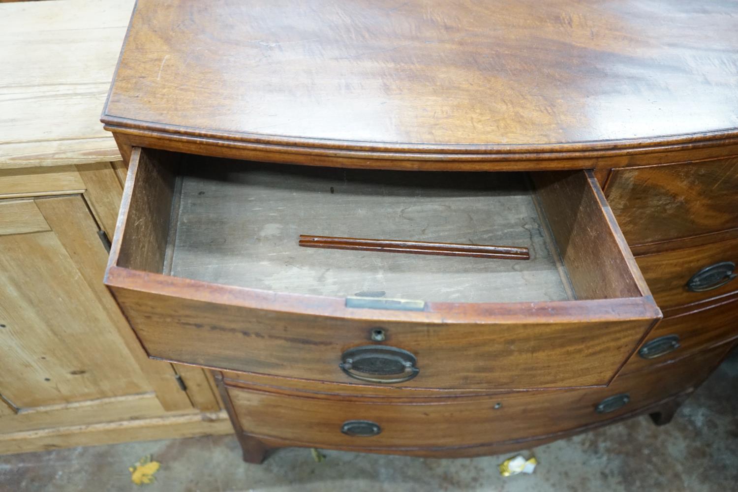 A Regency mahogany bow front chest, width 105cm, depth 55cm, height 102cm - Image 3 of 3