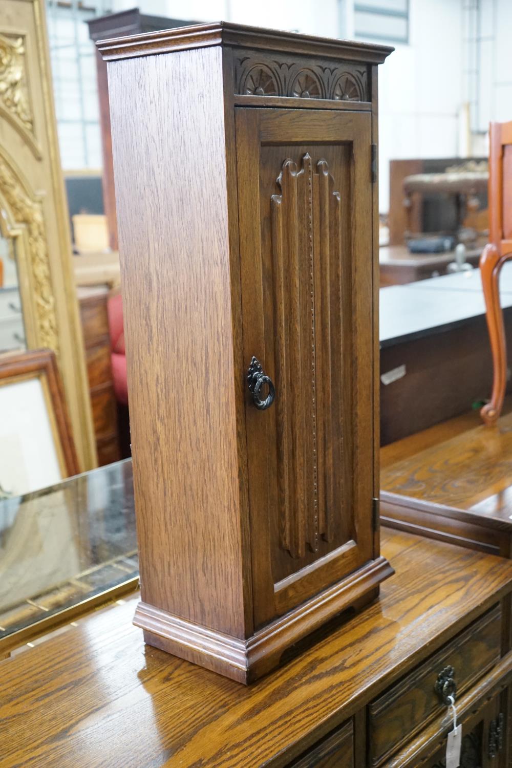 A reproduction 18th century style carved and linen fold moulded oak side cabinet and matching - Image 2 of 3