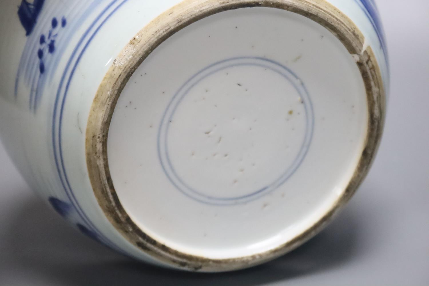 An 18th century Chinese blue and white jar, height 22cm - Image 4 of 4