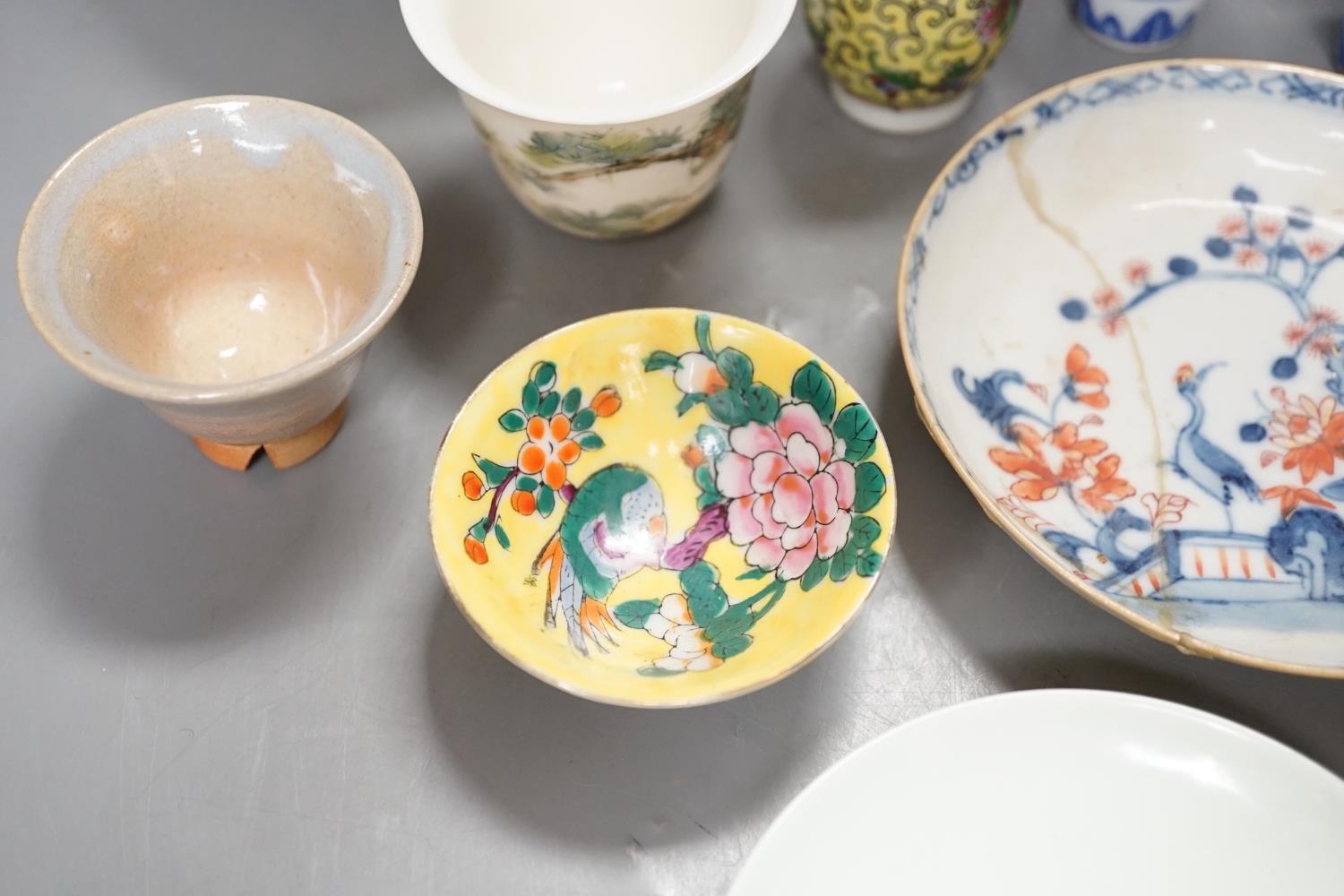 Assorted Chinese ceramics and a wooden box - Image 4 of 12