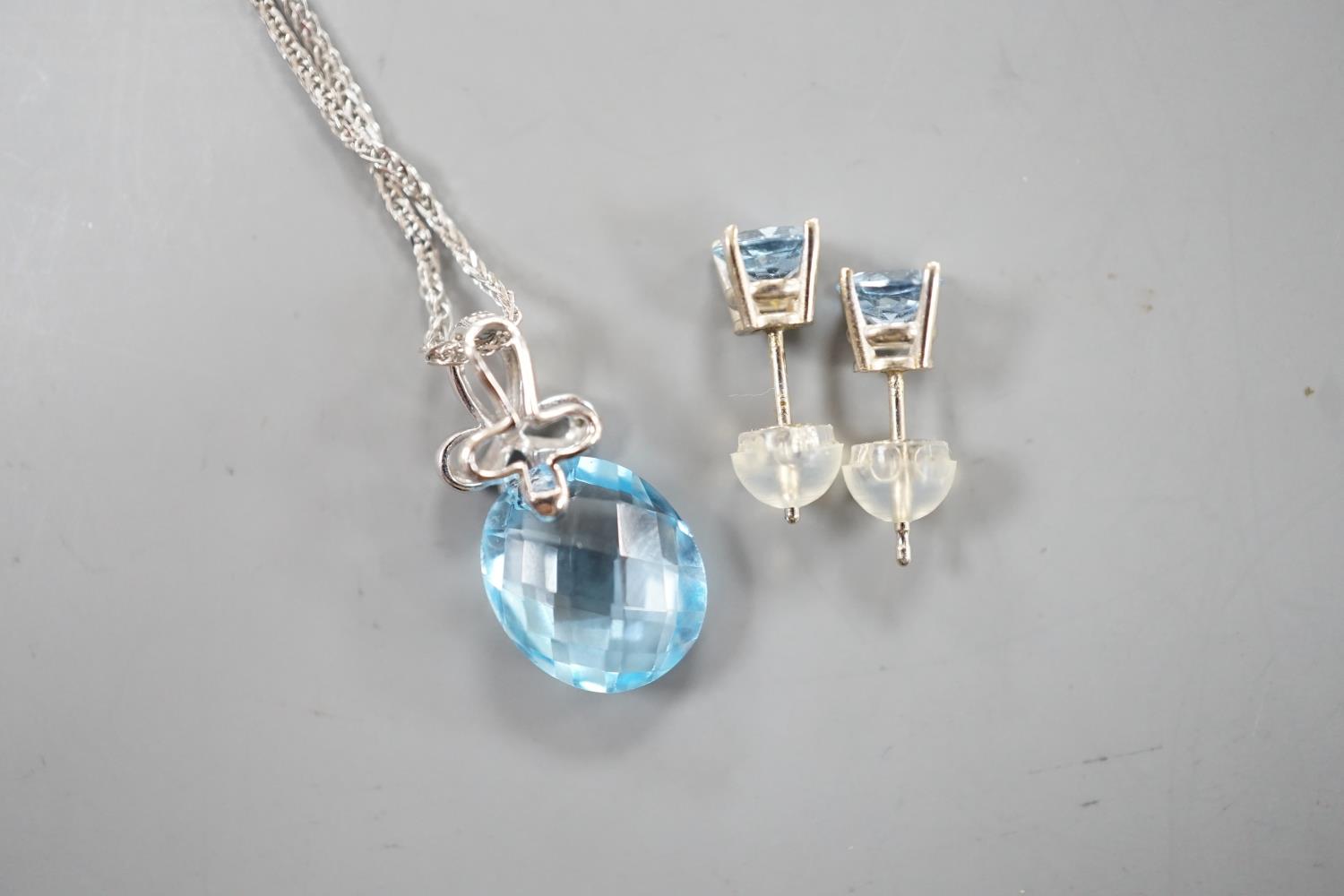 A modern 14k white metal, facetted pear cut blue topaz and diamond chip set pendant, 19mm, on a - Image 4 of 4