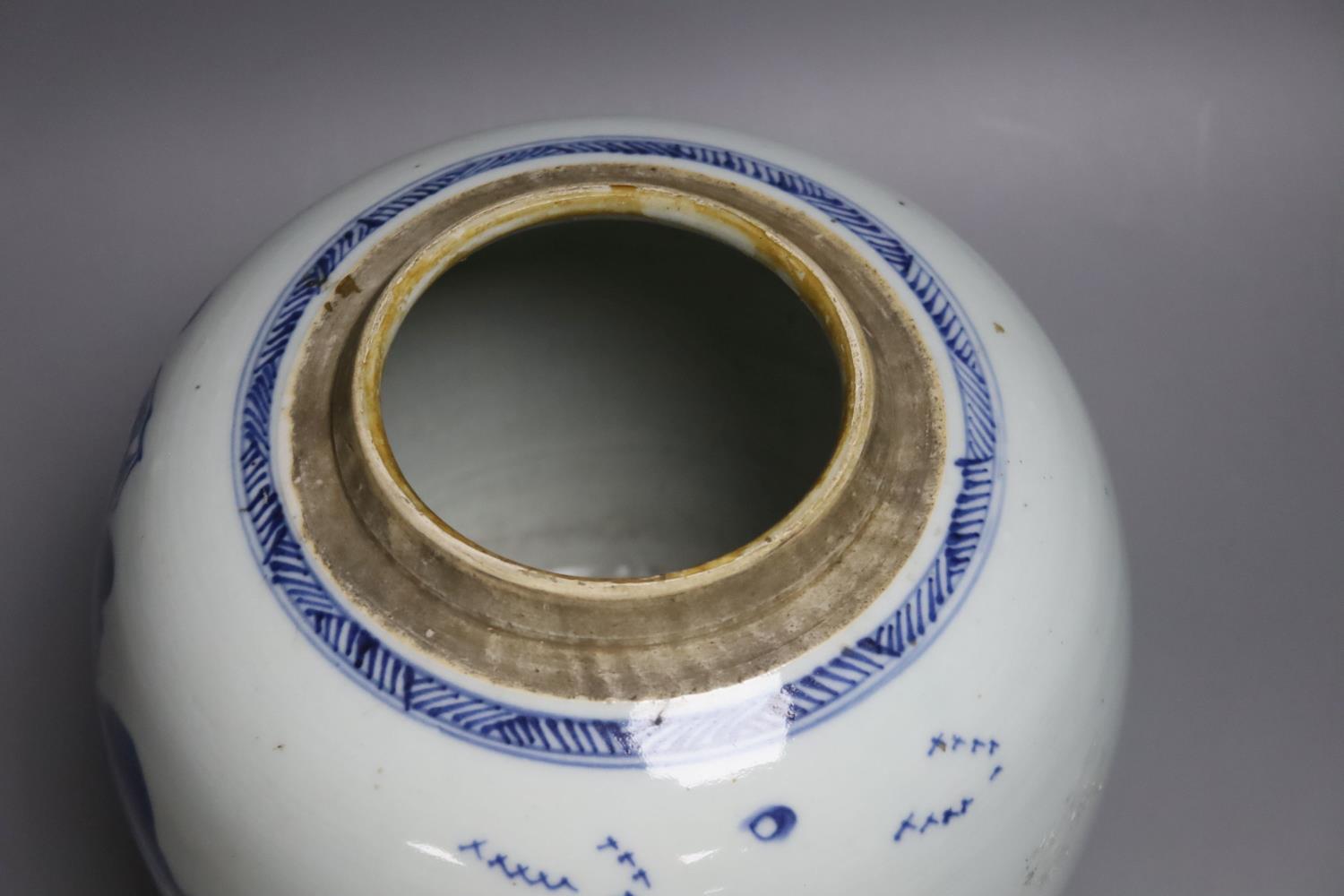 An 18th century Chinese blue and white jar, height 22cm - Image 3 of 4