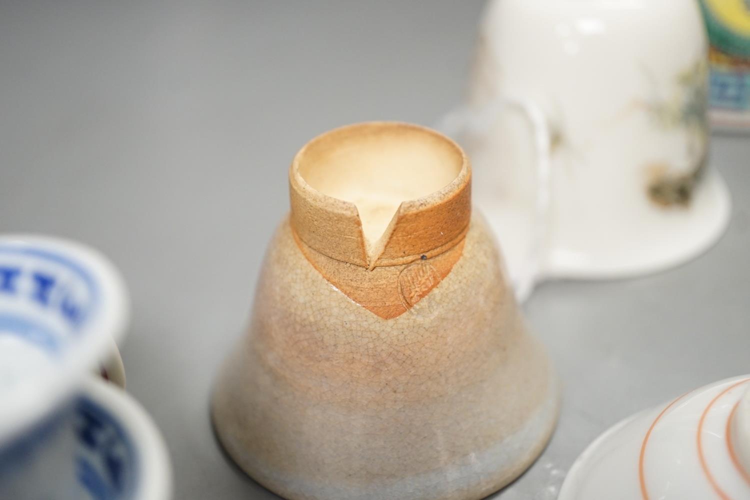 Assorted Chinese ceramics and a wooden box - Image 11 of 12