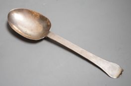 An early 18th century white metal trefid spoon, with engraved initials and date (repair), 19.1cm