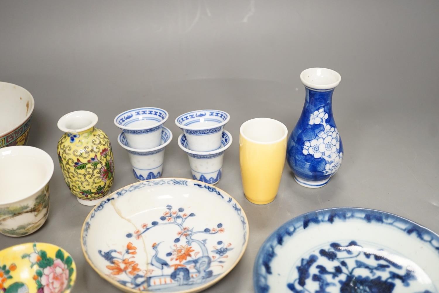 Assorted Chinese ceramics and a wooden box - Image 6 of 12