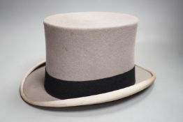 A boxed grey Lincoln Bennet & Co. top hat