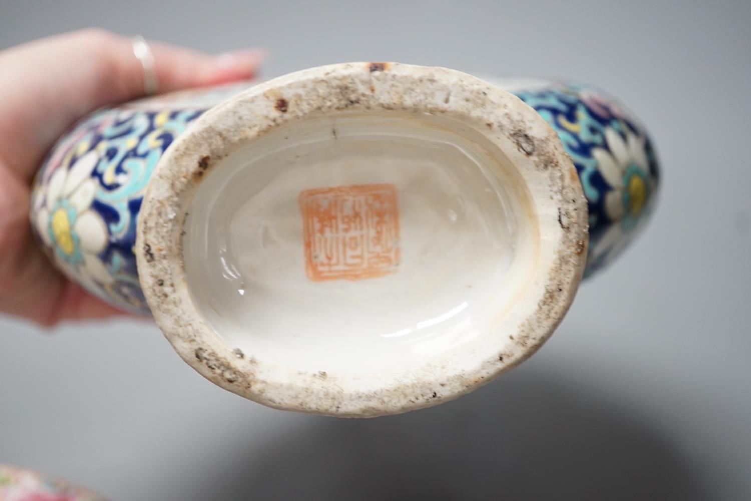 A Chinese enamelled porcelain moonflask, Tongzhi period and a Republic period millefleur dish, - Image 8 of 8