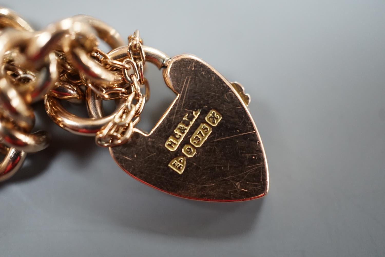 An Edwardian 9ct gold curb link bracelet wit heart shaped padlock clasp, approx. 18cm, 11.4 grams. - Image 3 of 3