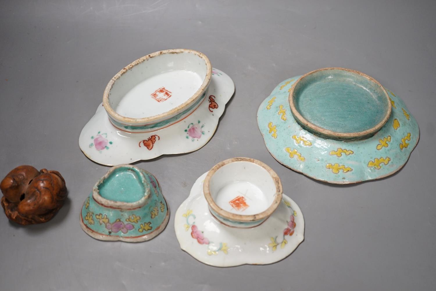A group of 19th century Chinese porcelain dishes and a vase, and a Japanese ‘bird’ carving etc. - Image 17 of 17