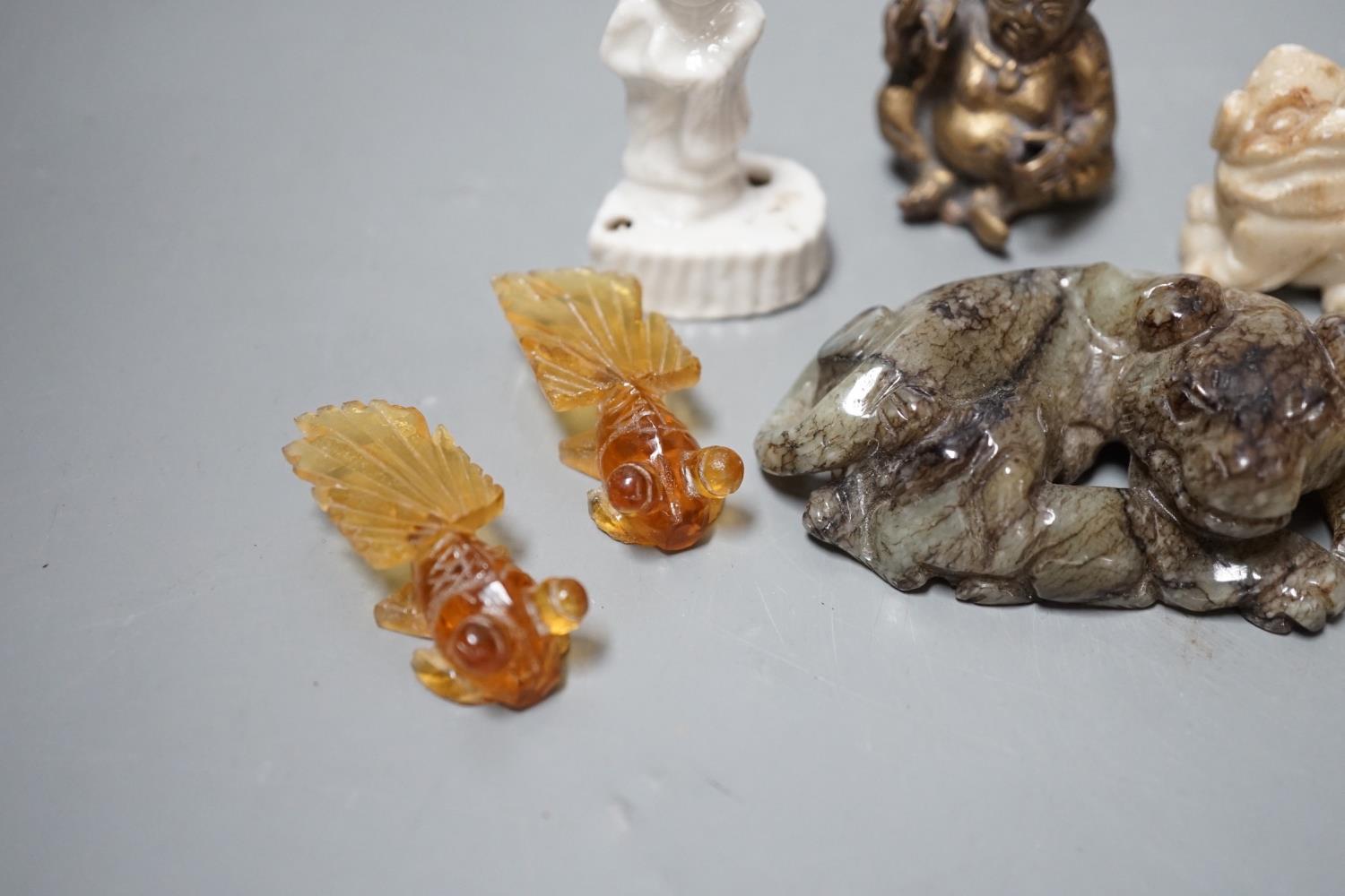 A group of Chinese jade, hardstone, faux amber carvings and models - Image 3 of 6